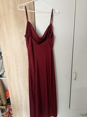 Vila No42 midi dress satin fabric adjustable straps like new, burgundy