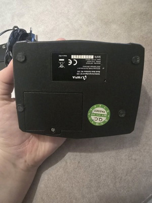 Banknote authenticity detector used with LCD display