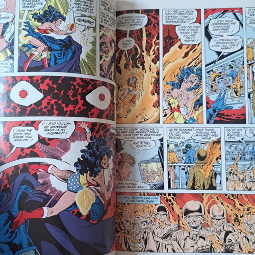 Wonder Woman Her Greatest Battles Graphic Novel like new