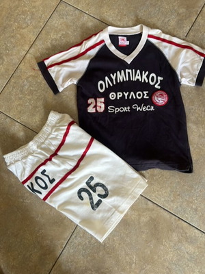 Olympiakos set shirt and shorts used, authentic, size six for 6-year-old boy