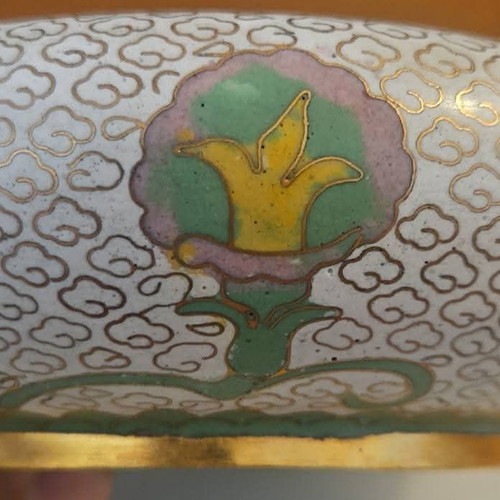 Κινέζικο διακοσμητικό μπολ cloisonné σαν καινούργιο με φυτικά μοτίβα και επίχρυσα
