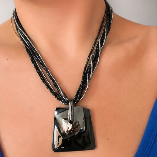 Necklace like new, black and silver