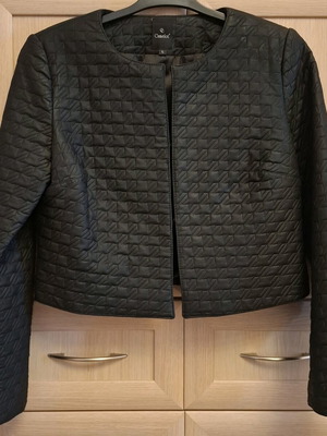 Camelot jacket black L like new, polyester