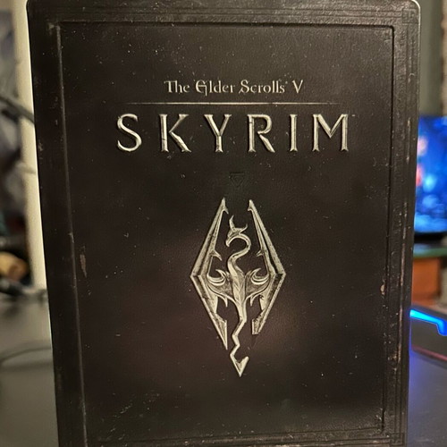 Skyrim PS3 Limited Deluxe Edition like new