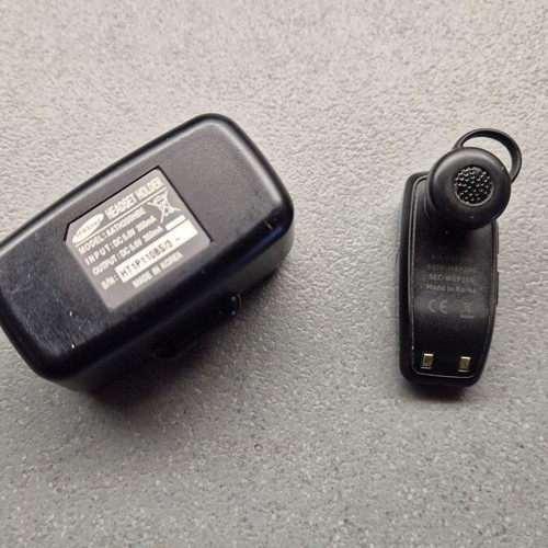 Samsung Bluetooth headset with charger and charging dock AATH200HBE used