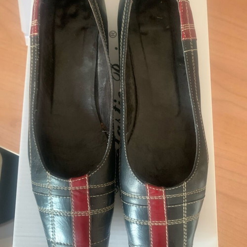 Hispanitas leather pumps like new, black and red, size 39