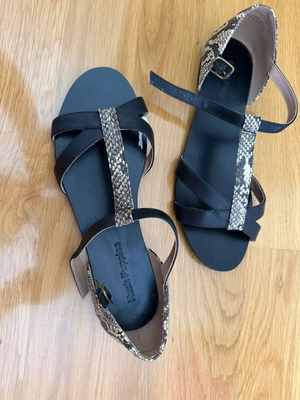 Hush Puppies flat sandals like new, size 38, black