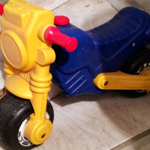 Children's plastic toy motorcycle used for kids under 6 years