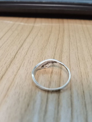 Silver ring with elegant wavy design, 18 mm