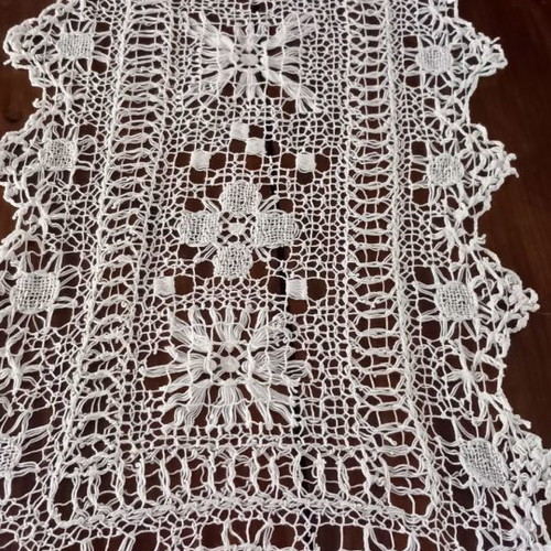 Table runner used, finely crocheted with thin thread, size 0.30-0.70