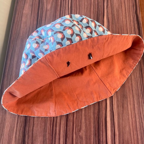 Zara women's reversible hat like new, small, multicolor