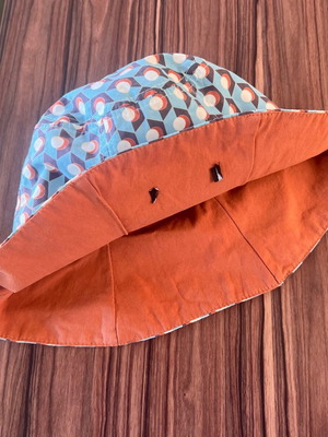 Zara women's reversible hat like new, small, multicolor