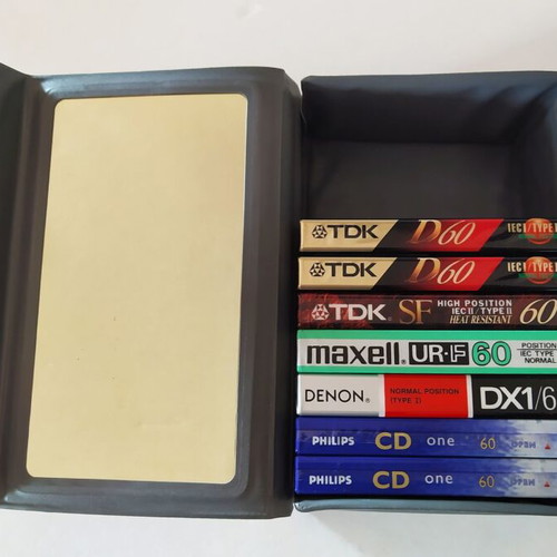 Cassette case like new with 7 cassettes from 80s-90s