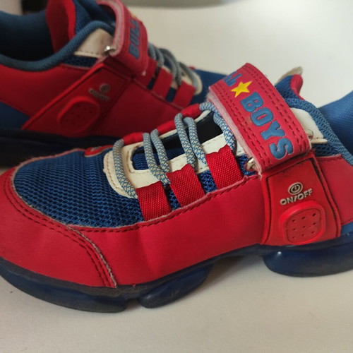 Bull Boys athletic shoes size 31 like new, blue and red