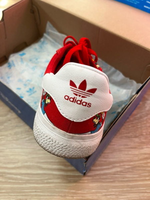 Adidas x Disney Limited Edition sneakers size 39 like new, red