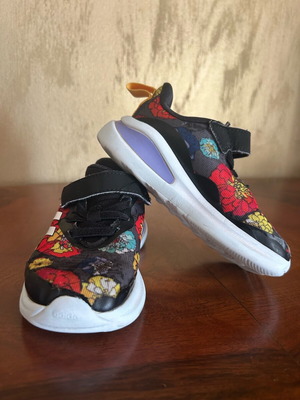 Adidas αθλητικά παπούτσια μεταχειρισμένα με λουλούδια, μέγεθος 23, μαύρο πολύχρωμο