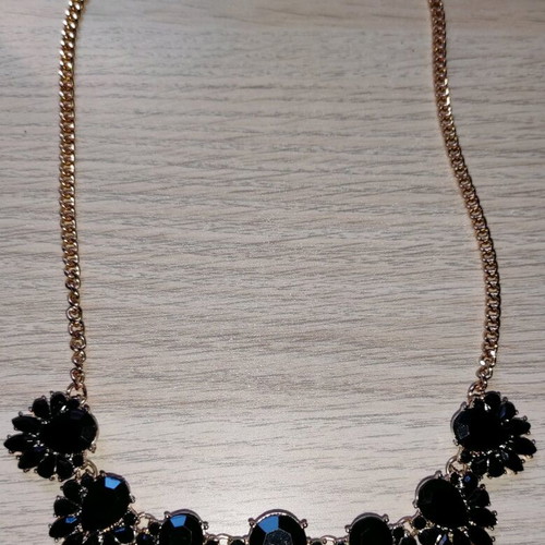 Black gold necklace like new