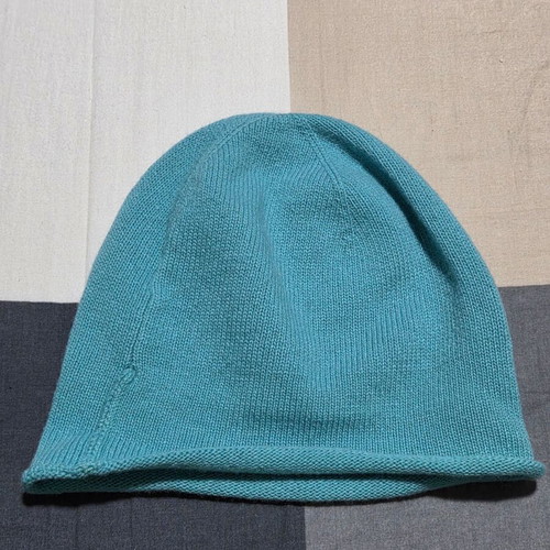 Benetton women's teen knit cap like new blue
