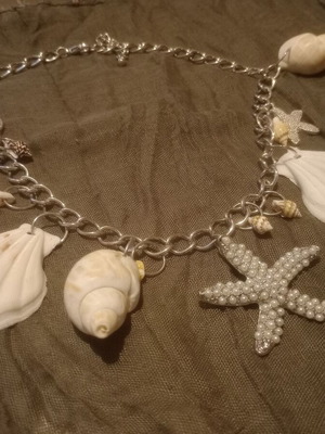 Necklace with shells used, white and silver
