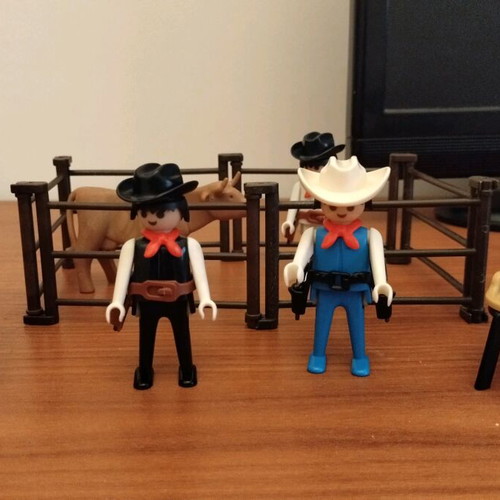 Playmobil 1974 Vintage Western 5 figures with horse, ox and fence used