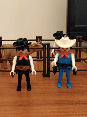 Playmobil 1974 Vintage Western 5 figures with horse, ox and fence used