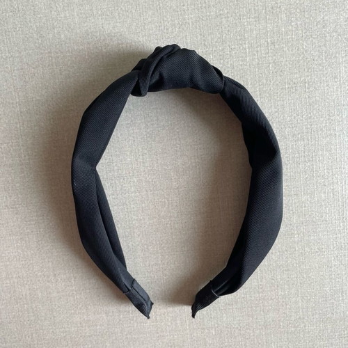 Black hairband new in excellent condition