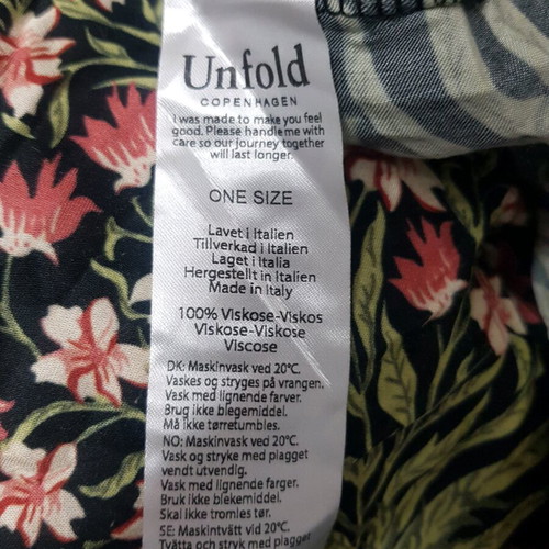 Unfold Copenhagen cape one size like new, viscose