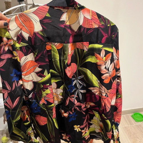 Floral shirt with neck tie, like new