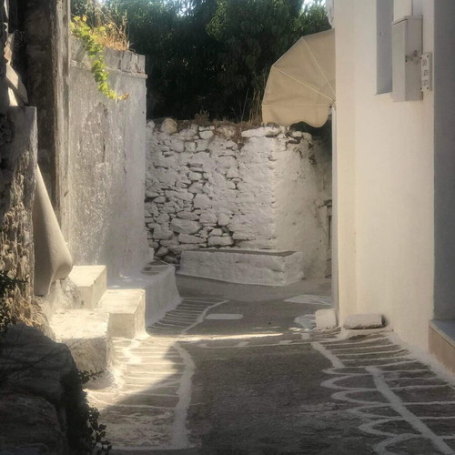 Stone house with independent studio for renovation in Damarionas Naxos