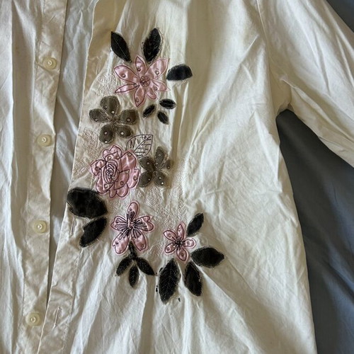Vertice women's shirt 4XL used, off-white with embroidery