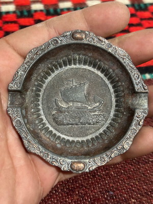 Vintage bronze ashtray Triiris used, 8 centimeters
