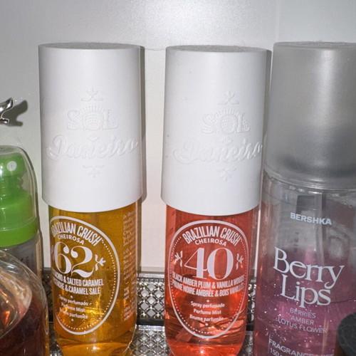 Mist set used, 3 pieces with visible level, one not spraying
