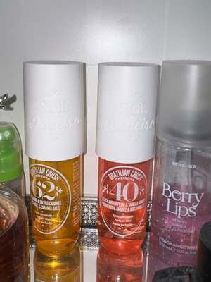 Mist set used, 3 pieces with visible level, one not spraying