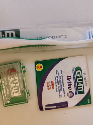 Οδοντόβουρτσα GUM Ortho καινούργια με δωράκια για σιδεράκια