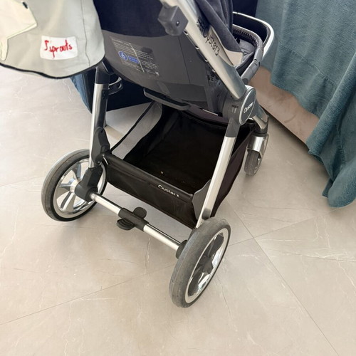 Oyster 3 in 1 stroller like new with isofix base and accessories
