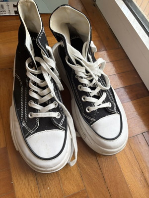 Athletic shoes like new, black and white, size 41
