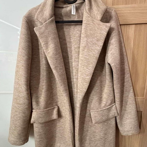 Coat beige size L 40 12 like new