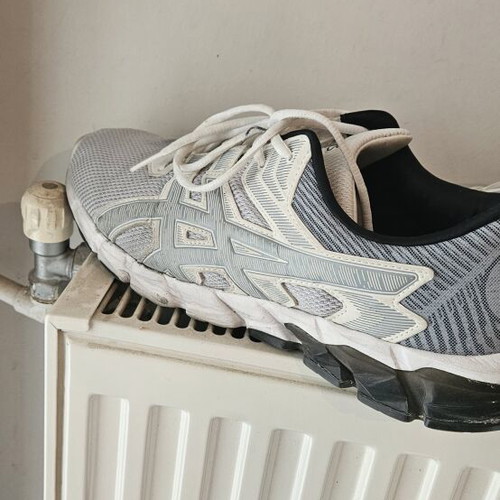 Asics athletic shoes used, size 44, white
