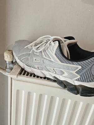 Asics athletic shoes used, size 44, white