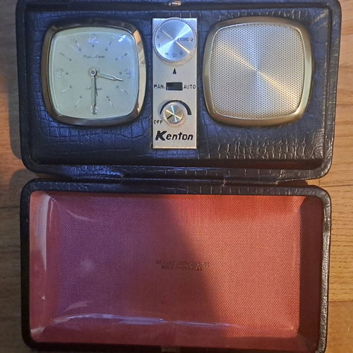 Kenton table clock alarm radio like new in leather case