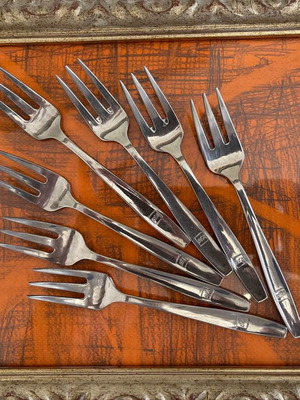 BROS. Vintage 7 small forks for dessert and fruit used