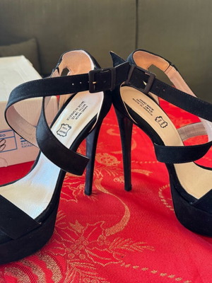 Black suede leather pumps size 38 like new