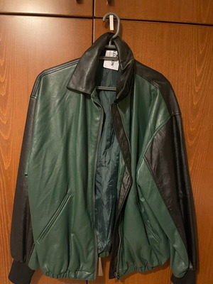 COLLUSION oversized unisex μπουφάν bomber από συνθετικό δέρμα σε πράσινο και μαύρο