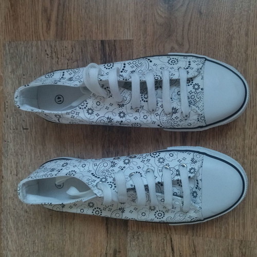 Women's sports sneakers new, size 41, black and white