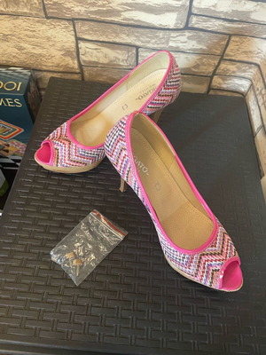 Migato sandal size 37 pink multicolor like new