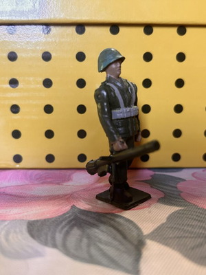 Athina-PAL UN soldier figure with bazooka, like new, rare