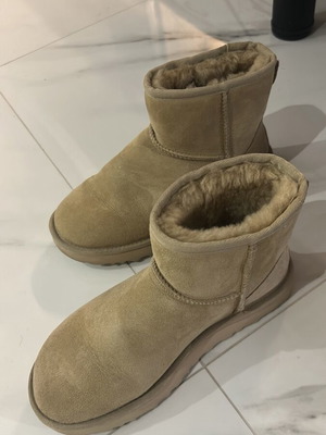 Ugg Australia women's boots like new, beige and brown, size 37
