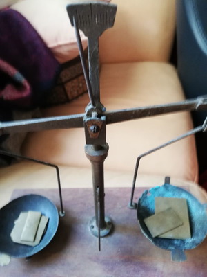 Ζυγαριά ακριβείας χρυσού μεταχειρισμένη, αντίκα 1860, από Καισάρεια