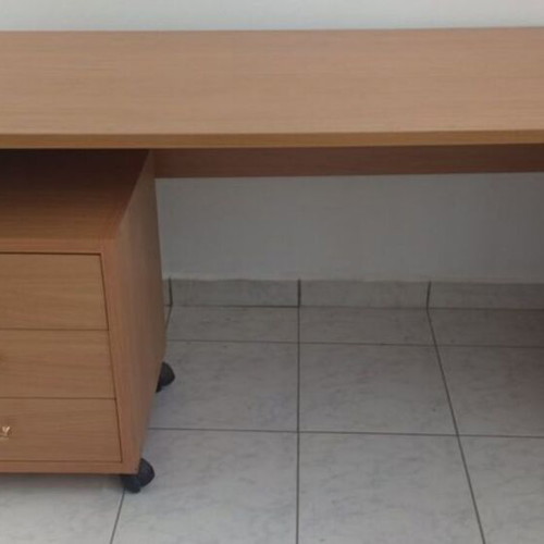 Desk with drawer unit like new, professional