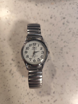 Q&Q women's watch with elastic bracelet used, silver color
